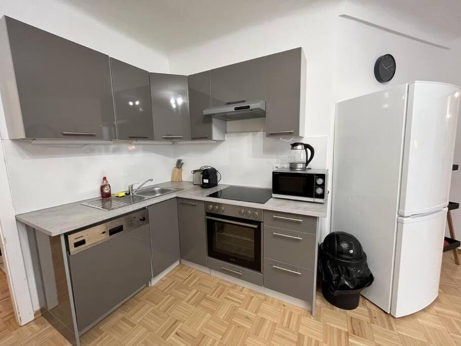 *Luxurious And Spacious Family Apartment* เวียนนา ภายนอก รูปภาพ